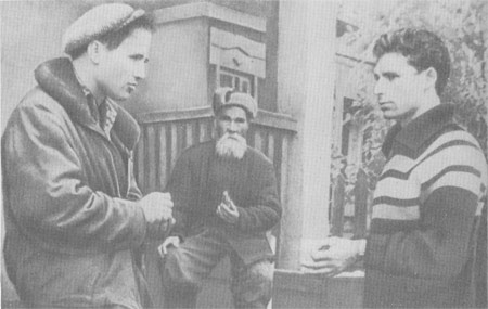 В.М. Шукшин и Ю.В. Григорьев на Алтае в 1964 г. в период съемок фильма 'Живет такой парень'